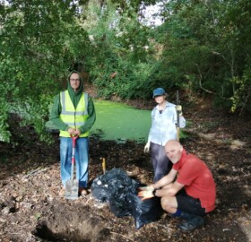 Group photo at Abbey Manor Park pond